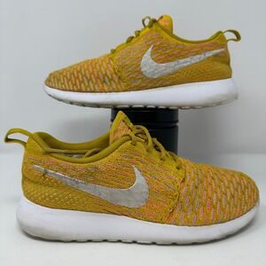Nike Roshe One Women's Size 7 Athletic Running Shoes Gold Dart Peach Sneakers